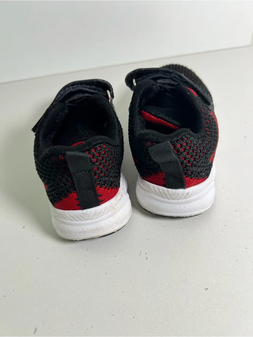 Mayzero Kids Athletic Sneakers Black Red Mesh Size 25 (US 9) Velcro Strap